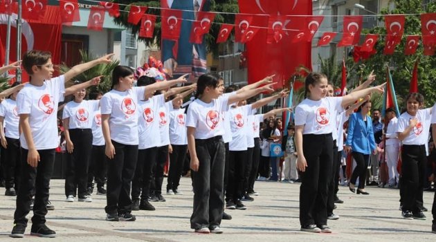 23 NİSAN ULUSAL EGEMENLİK VE ÇOCUK BAYRAMI TURGUTLU’DA BÜYÜK COŞKUYLA KUTLANDI