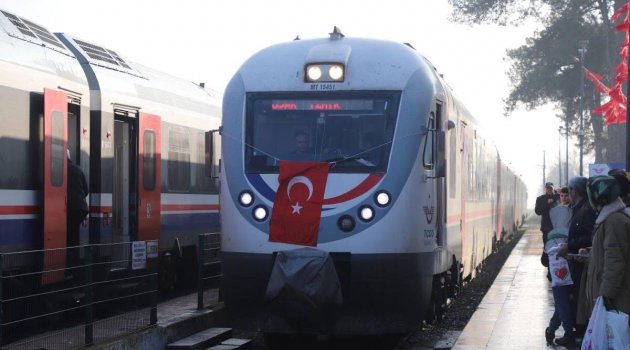 ATATÜRK'ÜN TURGUTLU'YA GELİŞİNİN 102. YILDÖNÜMÜ İLÇEMİZDE DÜZENLENEN TÖRENLE KUTLANDI