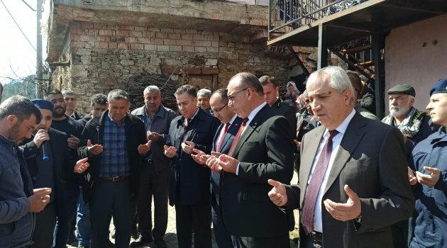 KAYMAKAM SELAMİ KAPANKAYA ŞEHİT BABASININ CENAZE TÖRENİ’NE KATILDI