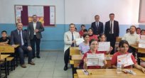SON ZİL ÇALDI ÖĞRENCİLER KARNELERİNİ ALDI