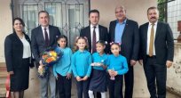 KAYMAKAM KAPANKAYA KIZILAY’IN HEDİYESİ ÇANTALARI ÖĞRENCİLERE DAĞITTI