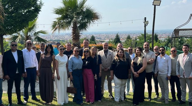 TURGUTLU`DA EMLAKCILAR MASED CATISI ALTINDA BİR ARAYA GELDİ