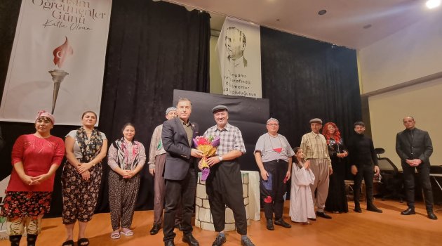 TURGUTLU'DA ÖĞRETMENLER İÇİN MÜZİK ve TİYATRO PROGRAMI DÜZENLENDİ